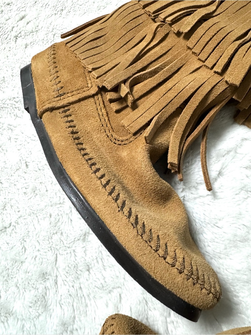 NIB- Minnetonka Moccasins Women’s 1637T 3 layer Fringe Seude Boots Taupe - Picture 10 of 16